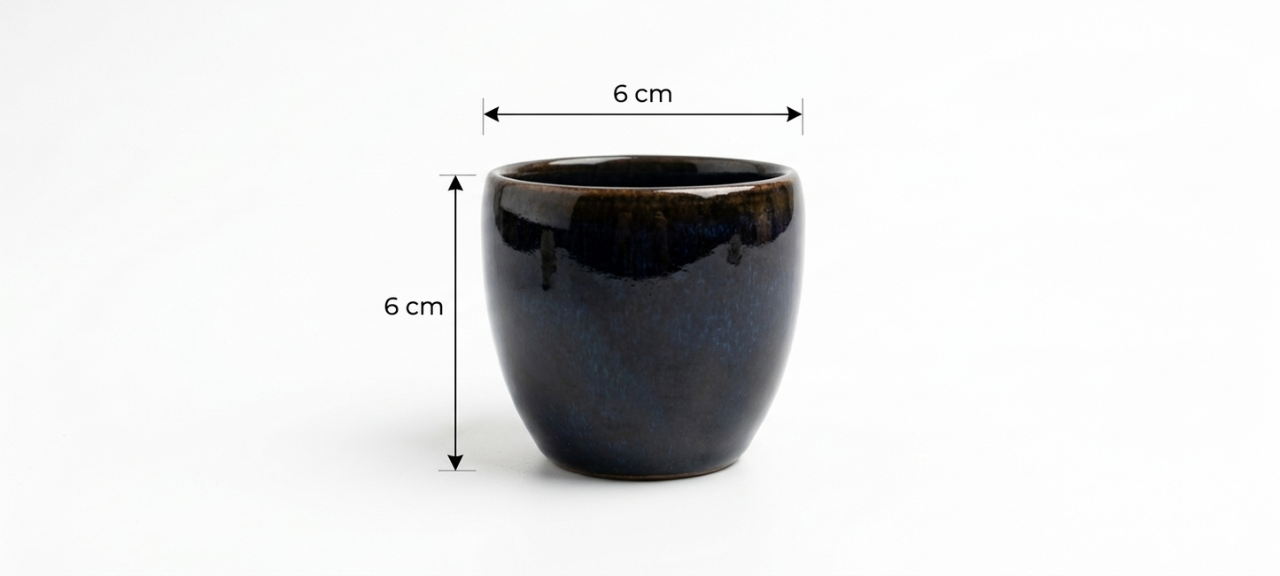 Black ceramic pot with dimensions indicated on a white background