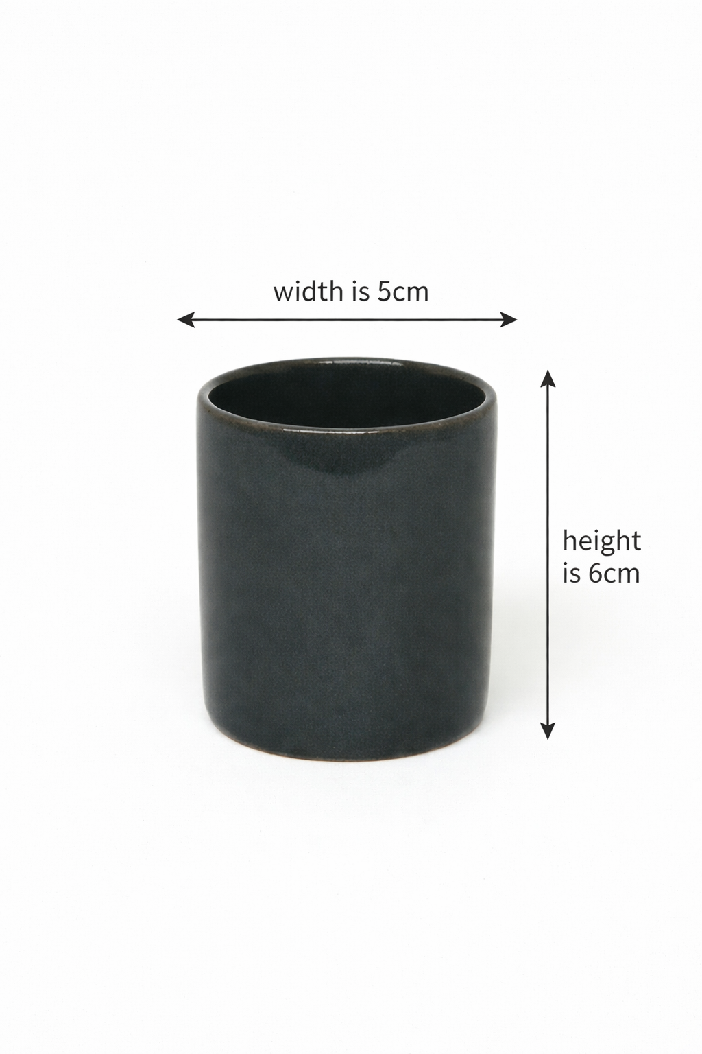 Petrol blue cylindrical container with measurements on a white background